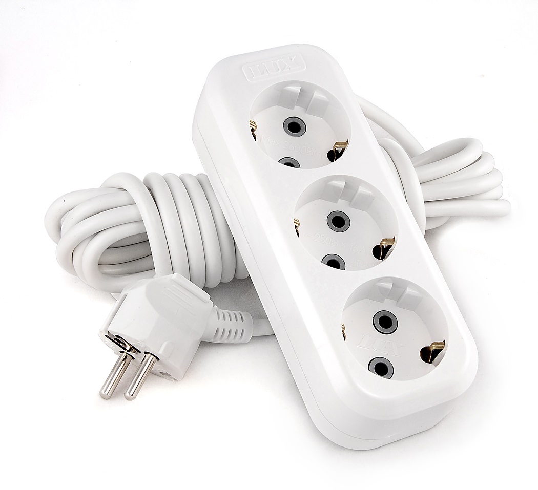 Сетевой удлинитель 3-местный с заземлением 250В 16А 2м UNIVersal 999990204